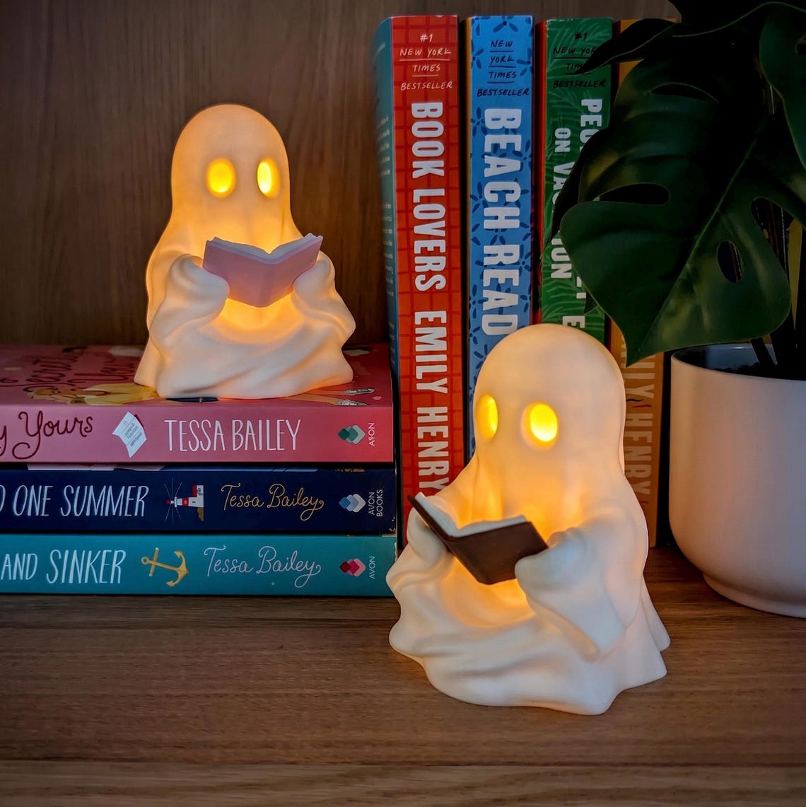 🎖️Ghost Reading Book, Bookshelf Decor, Cute Ghost Tealight Figurine