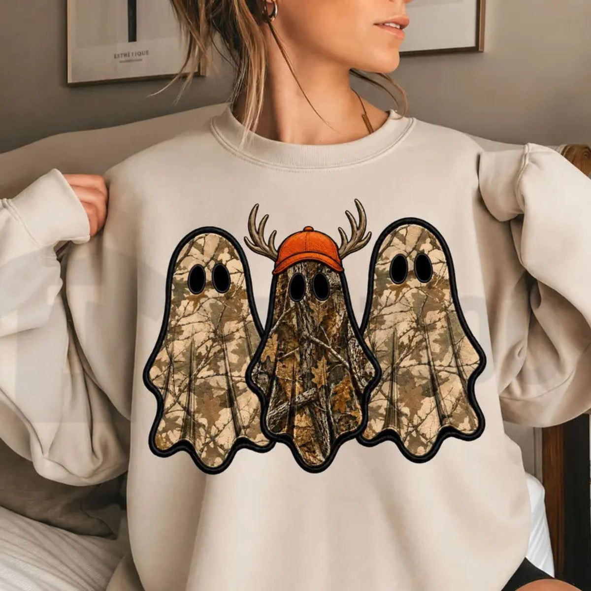 ✨Vintage Ghost Hunter Sweatshirt – Retro Halloween Crewneck