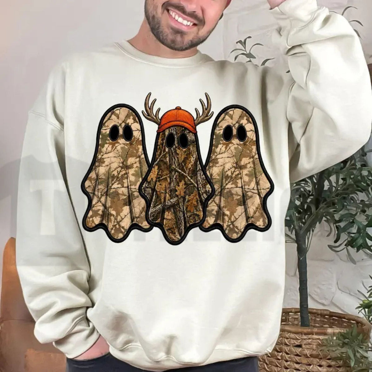 ✨Vintage Ghost Hunter Sweatshirt – Retro Halloween Crewneck