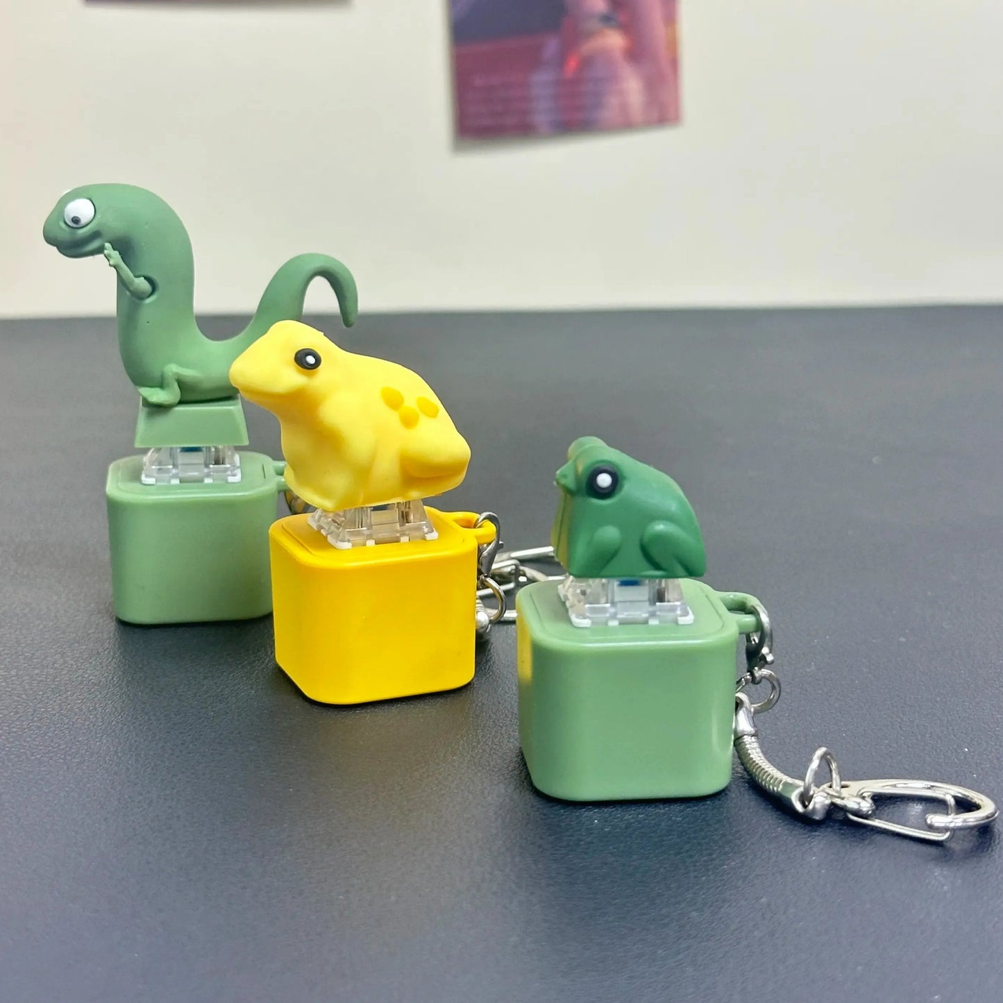 hot-48-off-lizard-frog-coqu-button-keychain-6610
